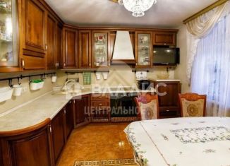 Продается 3-комнатная квартира, 115 м2, Новосибирская область, улица Писарева, 82