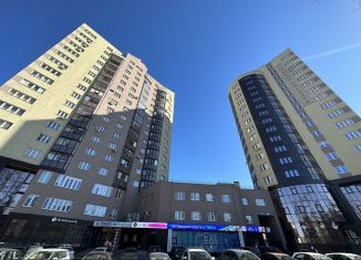 Продам трехкомнатную квартиру, 82 м2, Челябинск, улица Блюхера, 55, ЖК Три кита