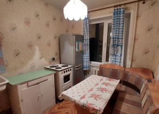 Сдам 2-комнатную квартиру, 45 м2, Тольятти, улица Есенина, 8, Комсомольский район