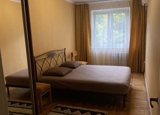 Аренда 1-комнатной квартиры, 40 м2, Ялта, улица Бирюкова, 38