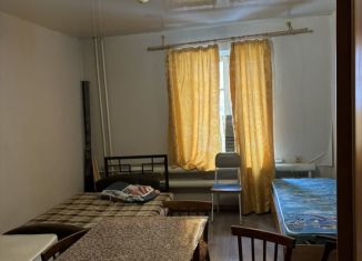 Сдаю в аренду комнату, 80 м2, Киров, улица Красина, 2