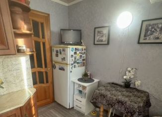 Продается 3-комнатная квартира, 60 м2, Армавир, Азовская улица, 12