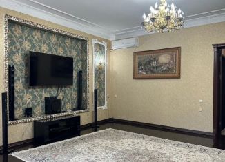 Сдам трехкомнатную квартиру, 120 м2, Каспийск, улица Байрамова, 4А