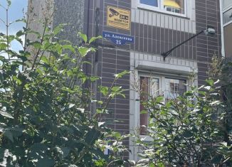 Продам 2-комнатную квартиру, 53 м2, Красноярск, улица Алексеева, 25, Советский район