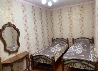 Сдается трехкомнатная квартира, 60 м2, Дагестан, улица Орджоникидзе, 3