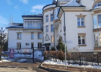 Продажа 2-комнатной квартиры, 76.8 м2, Киров, улица Володарского, 108