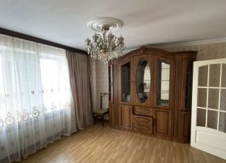 Сдам 2-ком. квартиру, 64 м2, Дагестан, улица Кирова, 64