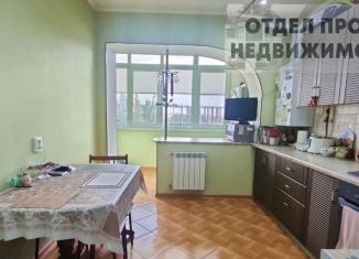 Продаю 2-ком. квартиру, 61 м2, Крымск, улица Маршала Жукова, 16