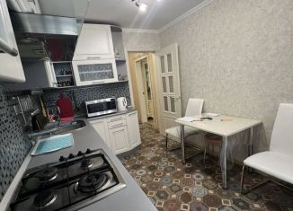 Сдам в аренду трехкомнатную квартиру, 79 м2, Кисловодск, улица Еськова, 1