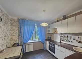 Продажа 2-ком. квартиры, 52.7 м2, Тюмень, улица Валерии Гнаровской, 10, Восточный округ