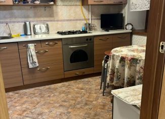 Сдам 3-ком. квартиру, 65 м2, Татарстан, улица Хусаина Мавлютова, 31