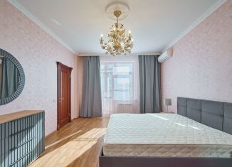 Сдается трехкомнатная квартира, 120 м2, Краснодар, Гимназическая улица, 30