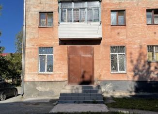 Продается торговая площадь, 70 м2, Асбест, улица Победы, 2