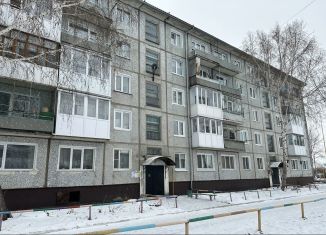 Продается двухкомнатная квартира, 43.3 м2, рабочий посёлок Кормиловка, Советская улица, 136