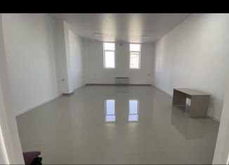 Сдам в аренду помещение свободного назначения, 60 м2, Грозный, Шейх-Мансуровский район, улица Г.А. Угрюмова, 63