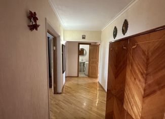 Продается 3-комнатная квартира, 70 м2, Владикавказ, улица Цоколаева, 24, 9-й микрорайон