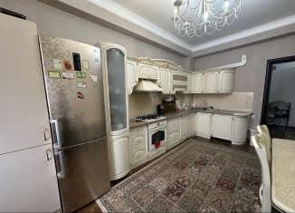 Продаю 3-комнатную квартиру, 112 м2, Каспийск, проспект М. Омарова, 1Б