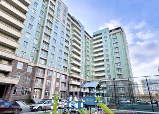 Продается трехкомнатная квартира, 110 м2, Махачкала, улица Титова, 144к3, ЖК Родные Просторы