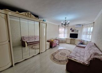 Продается 2-ком. квартира, 45 м2, Грозный, улица А.А. Айдамирова, 139, микрорайон Ипподромный