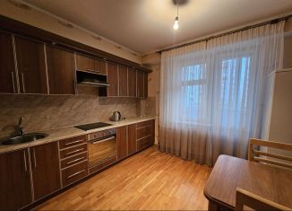 Сдам в аренду 3-ком. квартиру, 80 м2, Белгород, проспект Славы