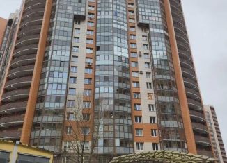 Продам трехкомнатную квартиру, 75.6 м2, Санкт-Петербург, проспект Королёва, 63к2, метро Комендантский проспект