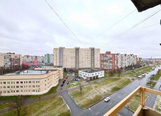 Продам 2-комнатную квартиру, 52.2 м2, Санкт-Петербург, улица Дмитрия Устинова, метро Рыбацкое