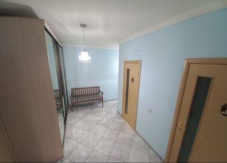 Сдается 2-комнатная квартира, 76 м2, Астрахань, улица Куликова, 38к3