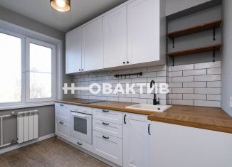 Продам 3-комнатную квартиру, 59 м2, Новосибирск, улица Кропоткина, 134