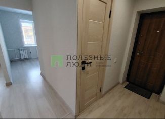 Продам 2-ком. квартиру, 42.5 м2, Барнаул, улица Антона Петрова, 138, Железнодорожный район