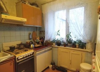 Продается 3-комнатная квартира, 59 м2, Волгоград, улица Кирова, 135