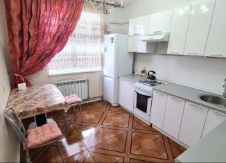 Сдаю в аренду 2-ком. квартиру, 55 м2, Крымск, улица Карла Либкнехта, 2