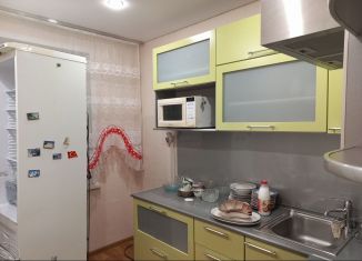 Сдам 3-ком. квартиру, 65 м2, Тольятти, Тополиная улица, 2