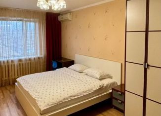 Сдам в аренду 2-ком. квартиру, 65 м2, Казань, проспект Победы, 110, Советский район