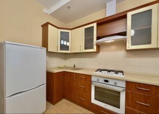 Сдаю 2-комнатную квартиру, 85 м2, Ялта, улица Щербака, 17