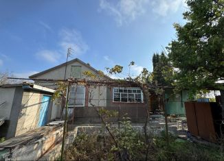 Продам дачу, 40 м2, посёлок городского типа Черноморское, площадь Ленина