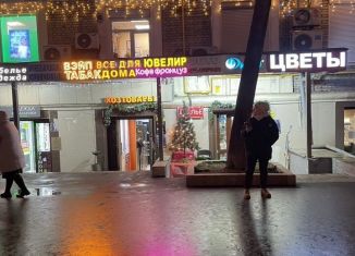 Сдам торговую площадь, 5 м2, Москва, улица Маршала Бирюзова, 19, метро Октябрьское поле