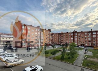 Продаю 2-ком. квартиру, 64 м2, Владикавказ, улица Цоколаева, 36