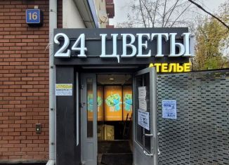 Сдам в аренду торговую площадь, 50 м2, Москва, улица Маршала Бирюзова, 16, метро Октябрьское поле