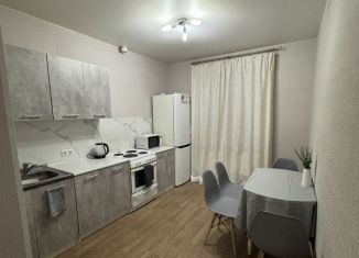 Сдается 2-ком. квартира, 56 м2, Тюмень, Западносибирская улица, 30