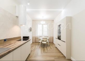 Продам 3-комнатную квартиру, 116 м2, Тюмень, Водопроводная улица, 15