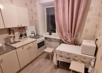 Аренда трехкомнатной квартиры, 46 м2, Тюмень, улица Революции, 2