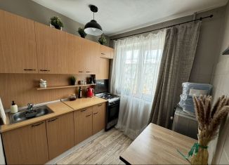 Продам 3-ком. квартиру, 61 м2, Алтайский край, улица Островского, 19