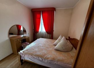 Сдам в аренду 2-ком. квартиру, 60 м2, Ялта, улица Кирова, 10