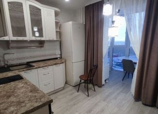 Сдается двухкомнатная квартира, 50 м2, Курган, Сибирская улица, 16