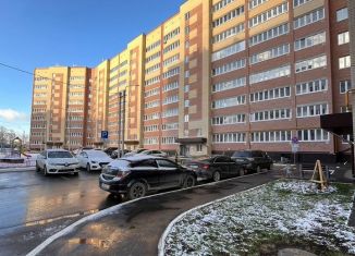 Продаю 2-ком. квартиру, 60 м2, Йошкар-Ола, Западная улица, 11, микрорайон Фестивальный