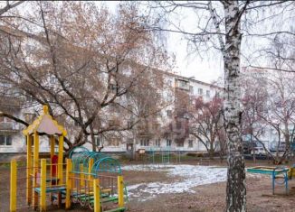 Продам 3-ком. квартиру, 51 м2, Екатеринбург, Орджоникидзевский район, улица Старых Большевиков, 36