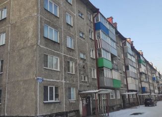 Продается 1-комнатная квартира, 30.2 м2, Осинники, улица Победы, 44