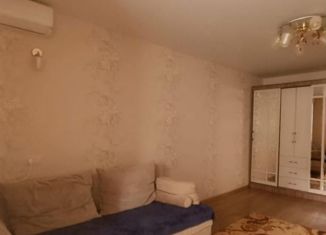 Сдача в аренду 2-ком. квартиры, 60 м2, Евпатория, проспект Победы, 87А