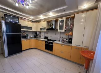 Продается трехкомнатная квартира, 112 м2, Горячий Ключ, Родниковая улица, 3